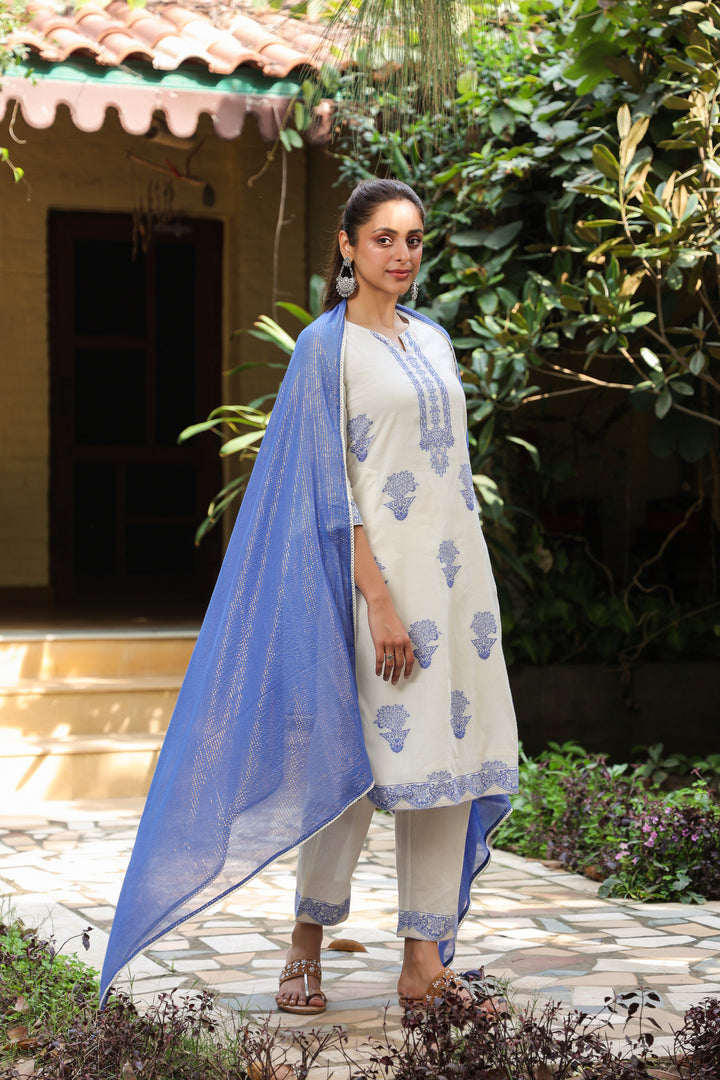 White & Blue Yarn dyed Kurta Pant With Dupatta