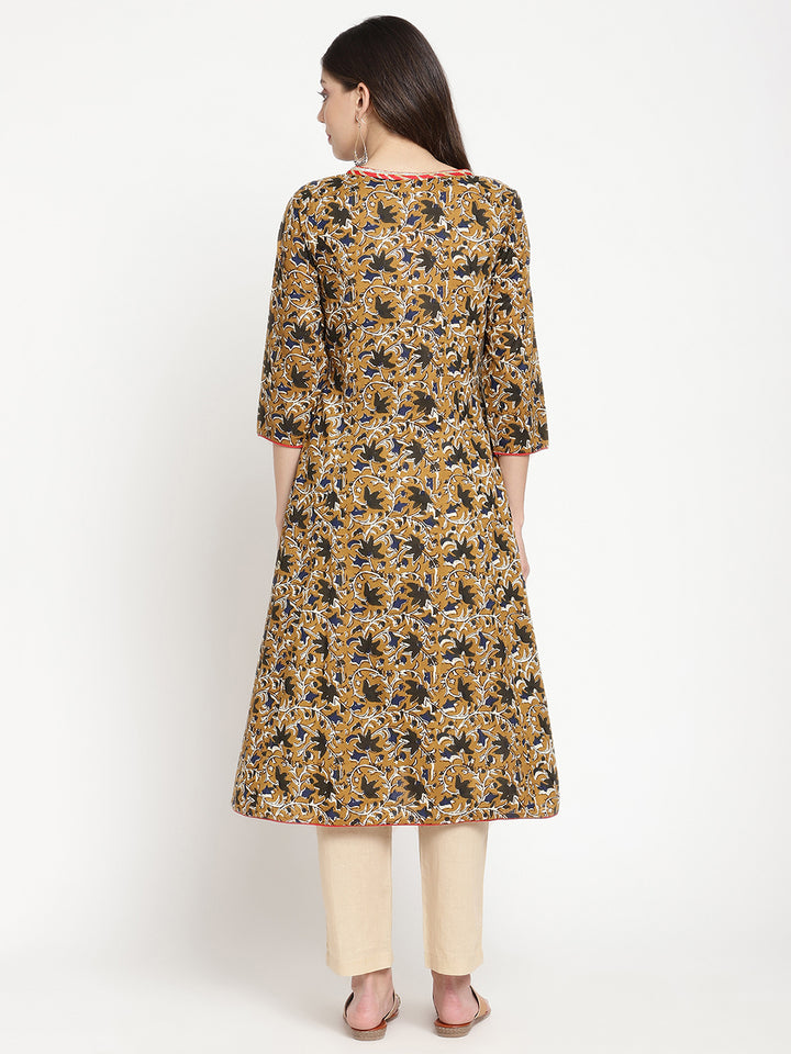 Savi model posing in Beige and Black Cotton Bagru Printed A Line Kurta