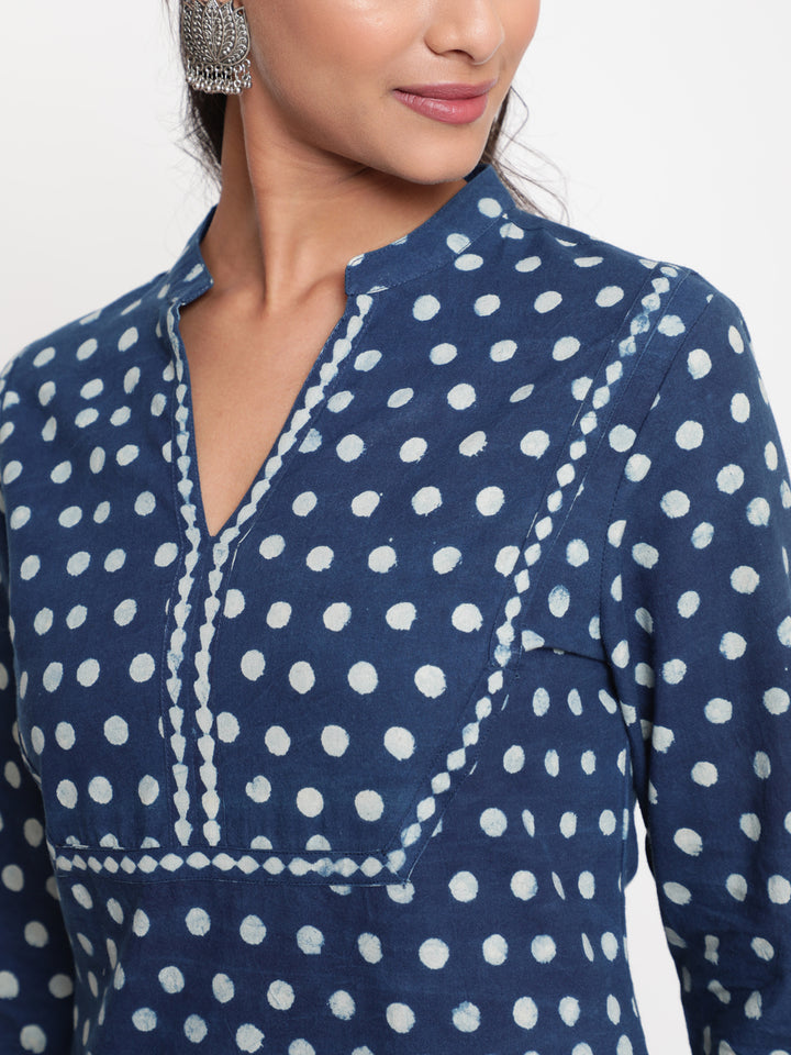 Woman posing in Savi's Cotton Indigo Printed casual Kurta Pant Set