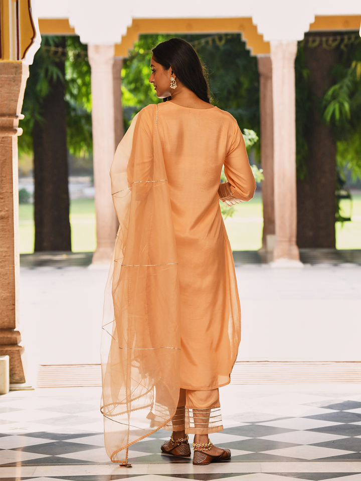 Peach Zari Embroidered Kurta Pant Set With Organza Dupatta