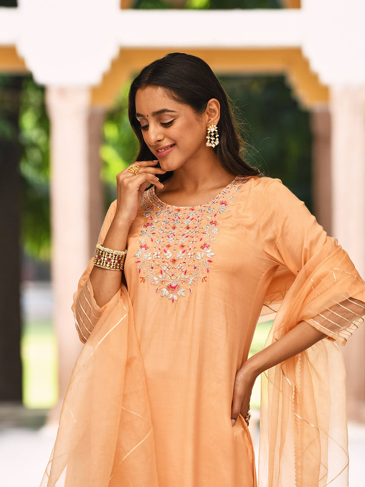 Peach Zari Embroidered Kurta Pant Set With Organza Dupatta