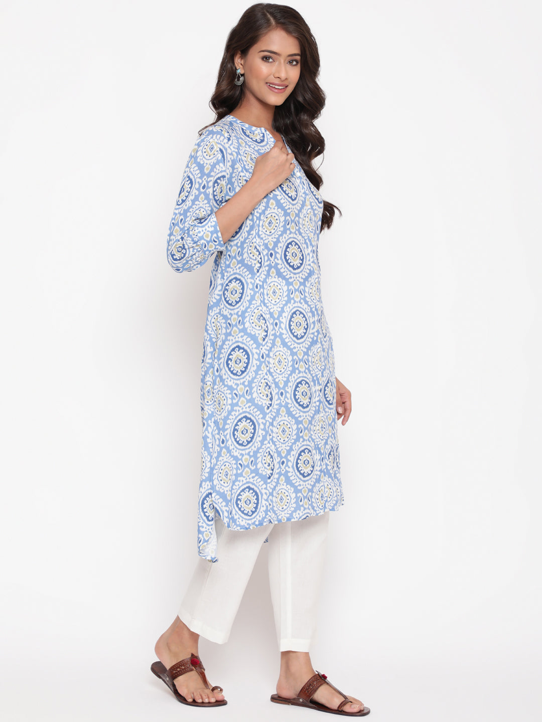 Woman posing in Savi's Blue Ikat Printed Mandarin Collar Kurta