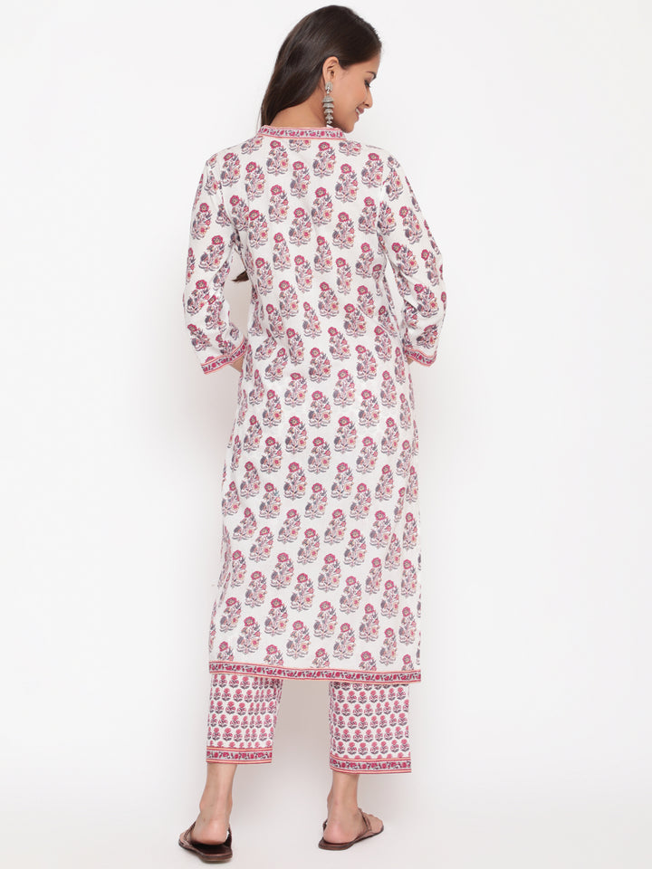 Woman posing in Savi's Paisely Cotton Printed White A Line Kurta With Printed Pant