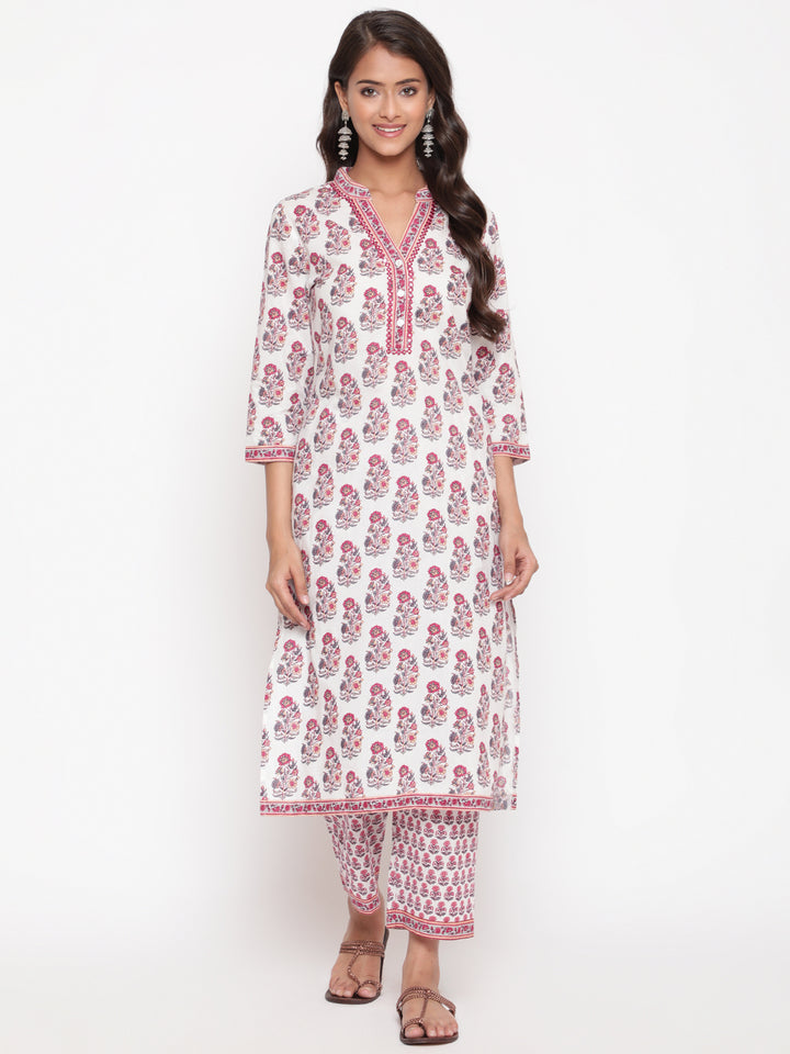 Woman posing in Savi's Paisely Cotton Printed White A Line Kurta With Printed Pant
