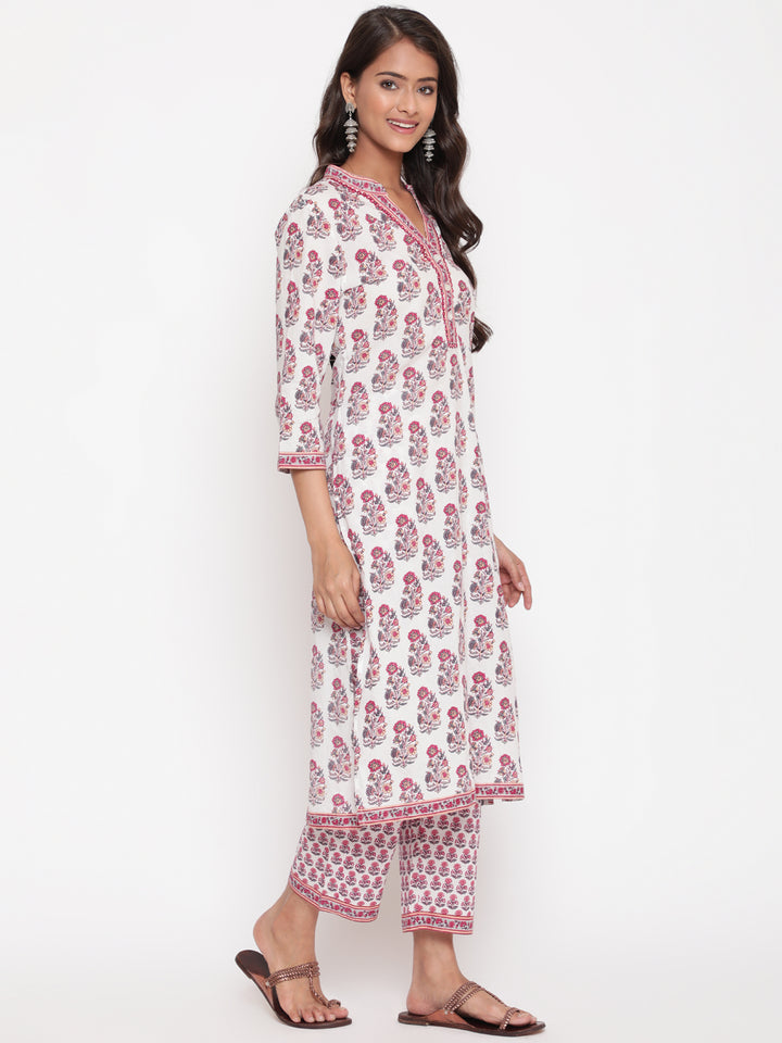 Woman posing in Savi's Paisely Cotton Printed White A Line Kurta With Printed Pant