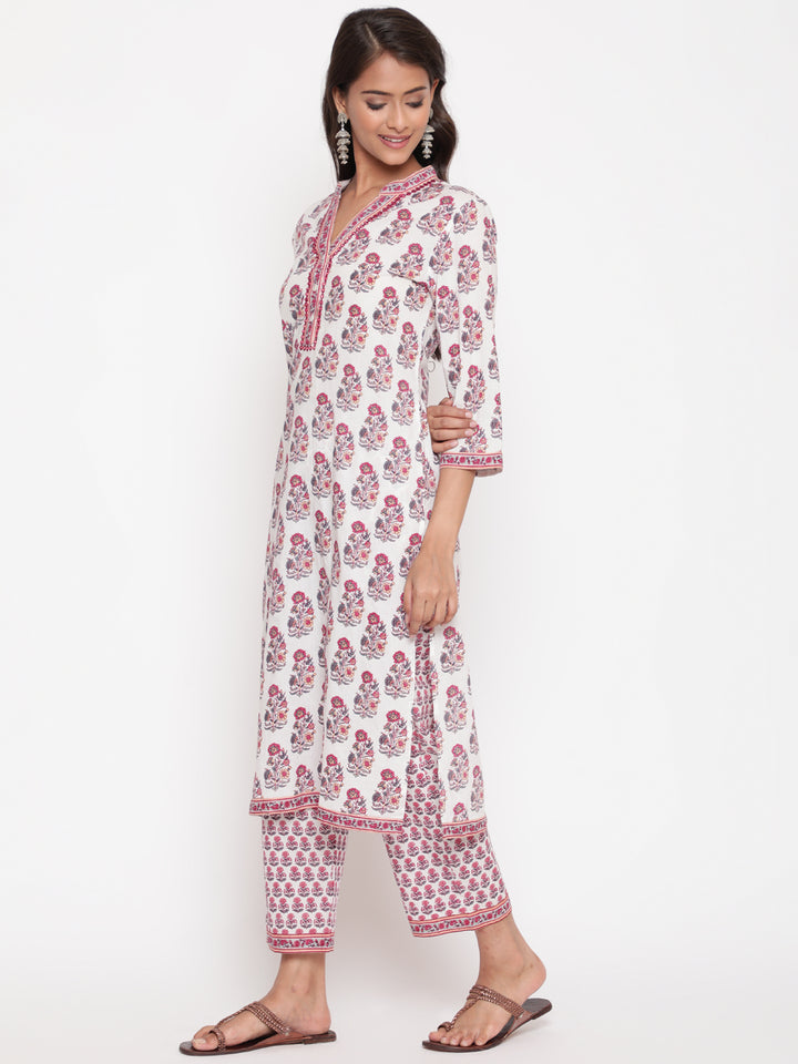 Woman posing in Savi's Paisely Cotton Printed White A Line Kurta With Printed Pant
