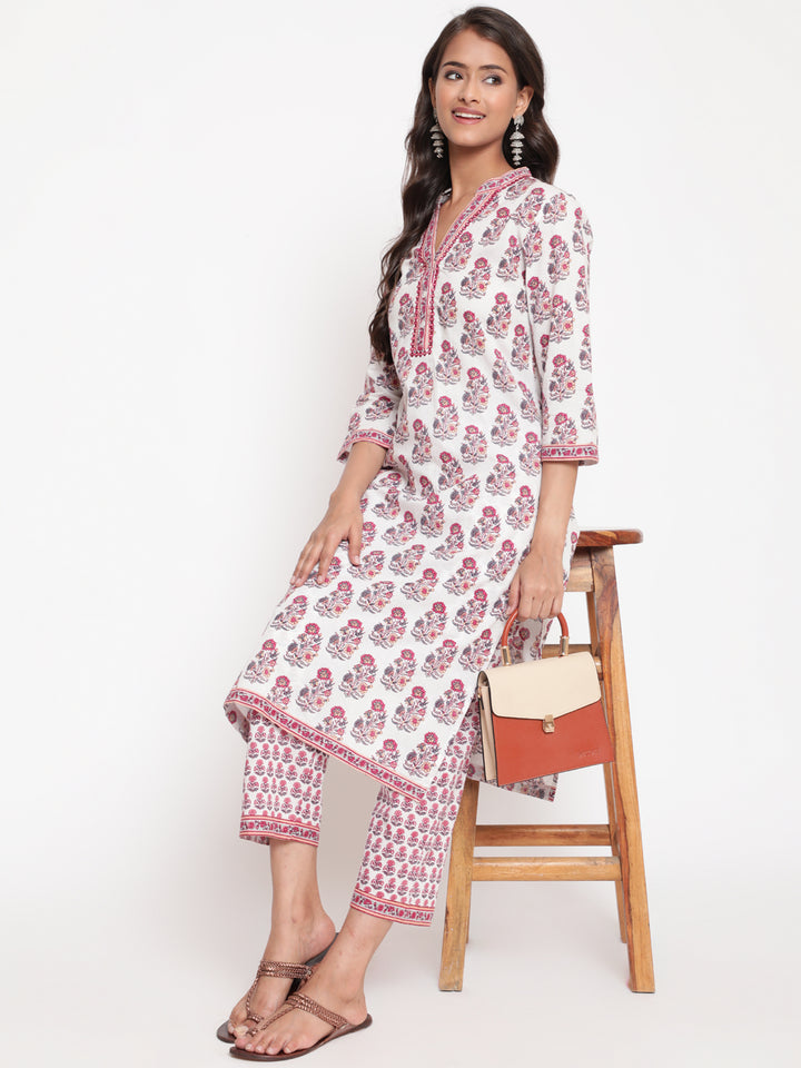 Woman posing in Savi's Paisely Cotton Printed White A Line Kurta With Printed Pant