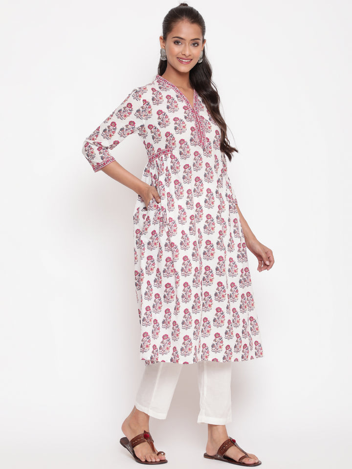 Woman posing in Savi's Paisely Cotton Printed White A Line Kurta With Printed Pant