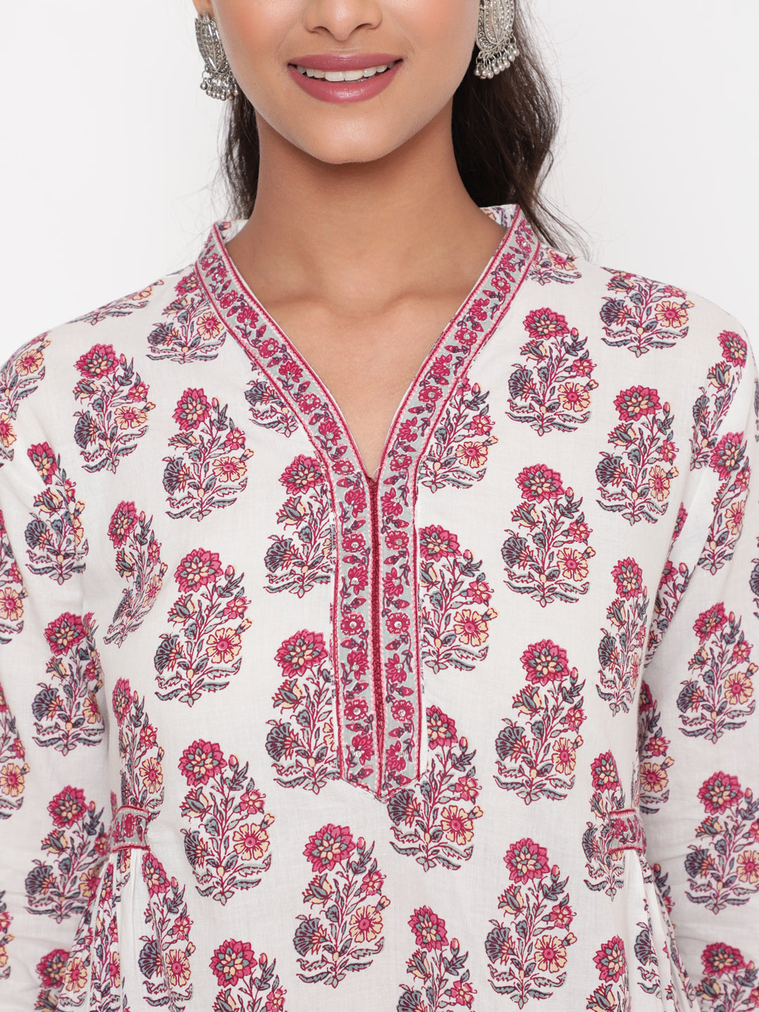 Woman posing in Savi's Paisely Cotton Printed White A Line Kurta With Printed Pant