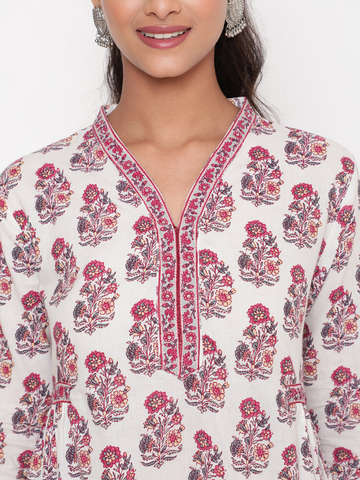 Woman posing in Savi's Paisely Cotton Printed White A Line Kurta With Printed Pant