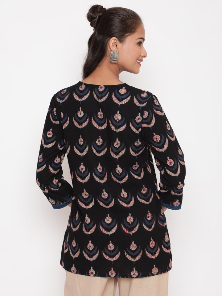 Woman posing in Savi's Bagru Printed Cotton Black Casual Tunic
