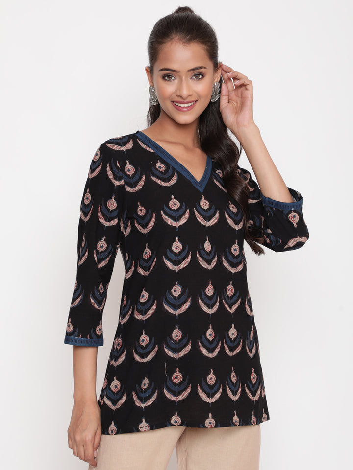 Woman posing in Savi's Bagru Printed Cotton Black Casual Tunic