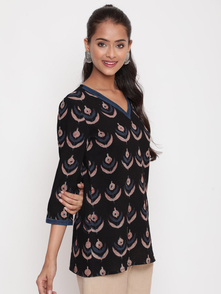 Woman posing in Savi's Bagru Printed Cotton Black Casual Tunic