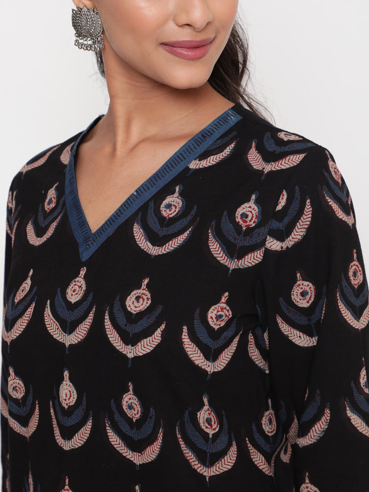 Woman posing in Savi's Bagru Printed Cotton Black Casual Tunic