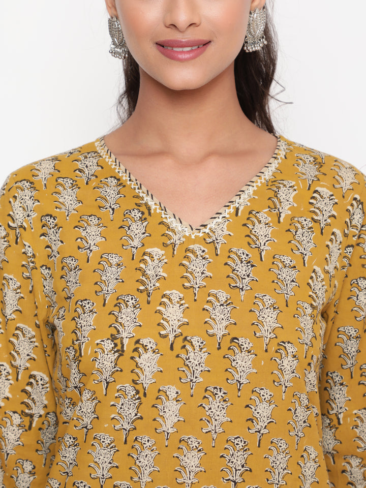 Woman posing in Savi's Cotton Printed Yellow Kurta Pant set