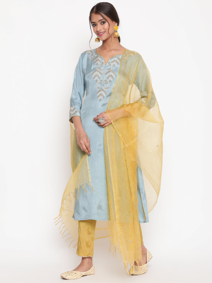 Woman posing in Powder Blue Embroidered Kurta Pant set With Organza Dupatta
