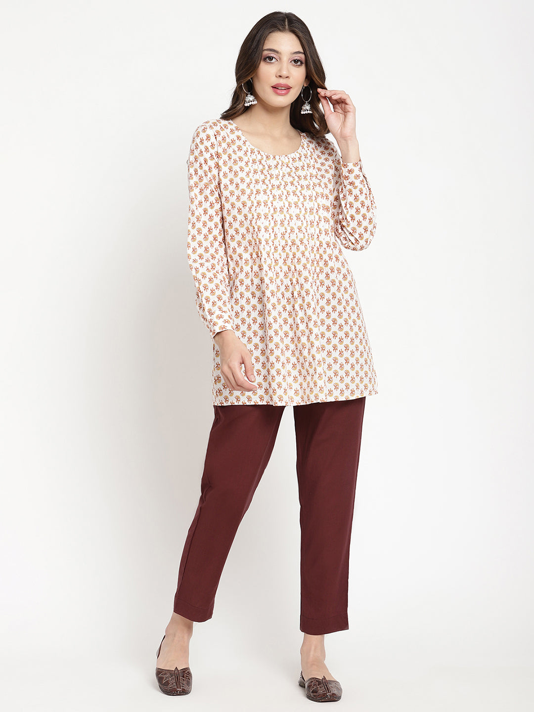 Model wearing straight-fit maroon cotton pants.