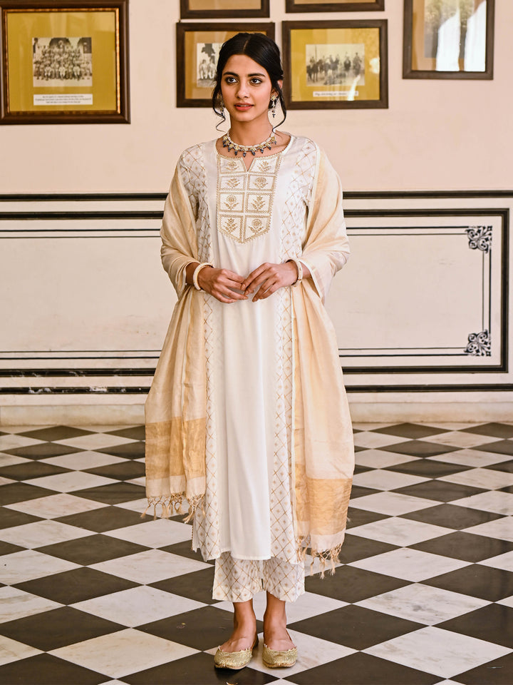 Woman posing in Savi’s Shantoon Printed and Embroidered Off White Kurta Pant Set