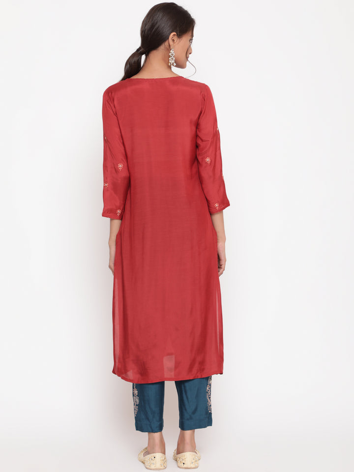 Woman posing in Savi’s Shantoon Embroidered Ethnic Rust Kurta with Contrast Pant Set