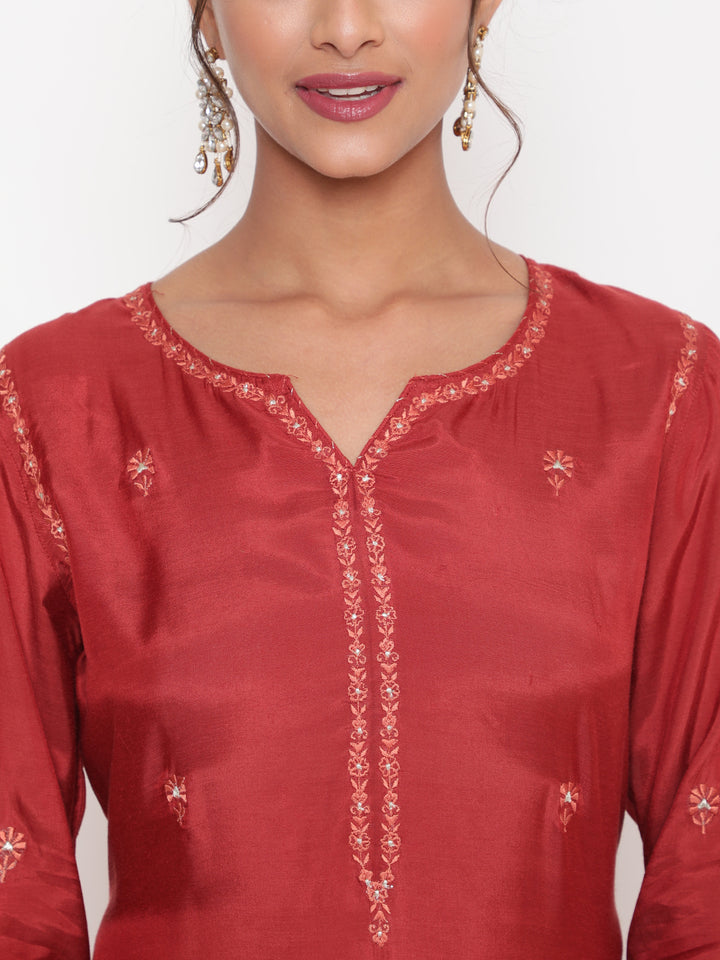 Woman posing in Savi’s Shantoon Embroidered Ethnic Rust Kurta with Contrast Pant Set