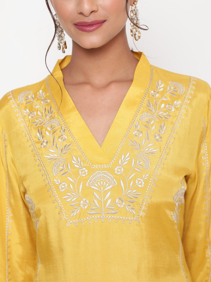 Woman posing in Savi’s Shantoon Embroidered Mustard Straight Kurta With Solid Pant