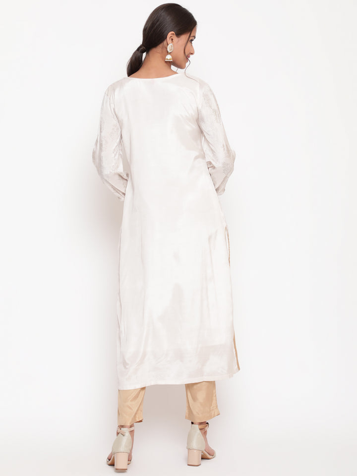 Woman posing in Shantoon Embroidered Off White Straight Kurta
