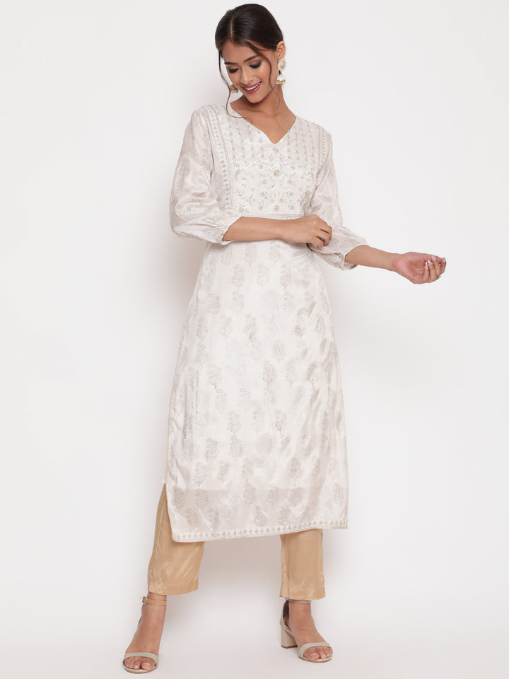 Woman posing in Shantoon Embroidered Off White Straight Kurta