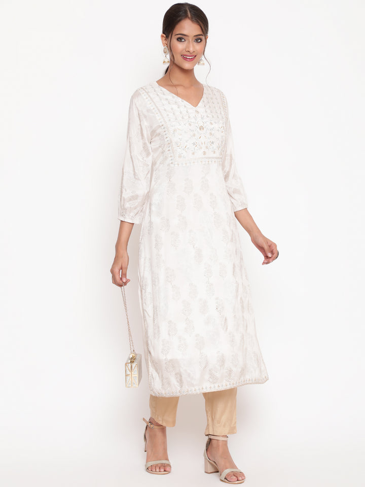 Woman posing in Shantoon Embroidered Off White Straight Kurta