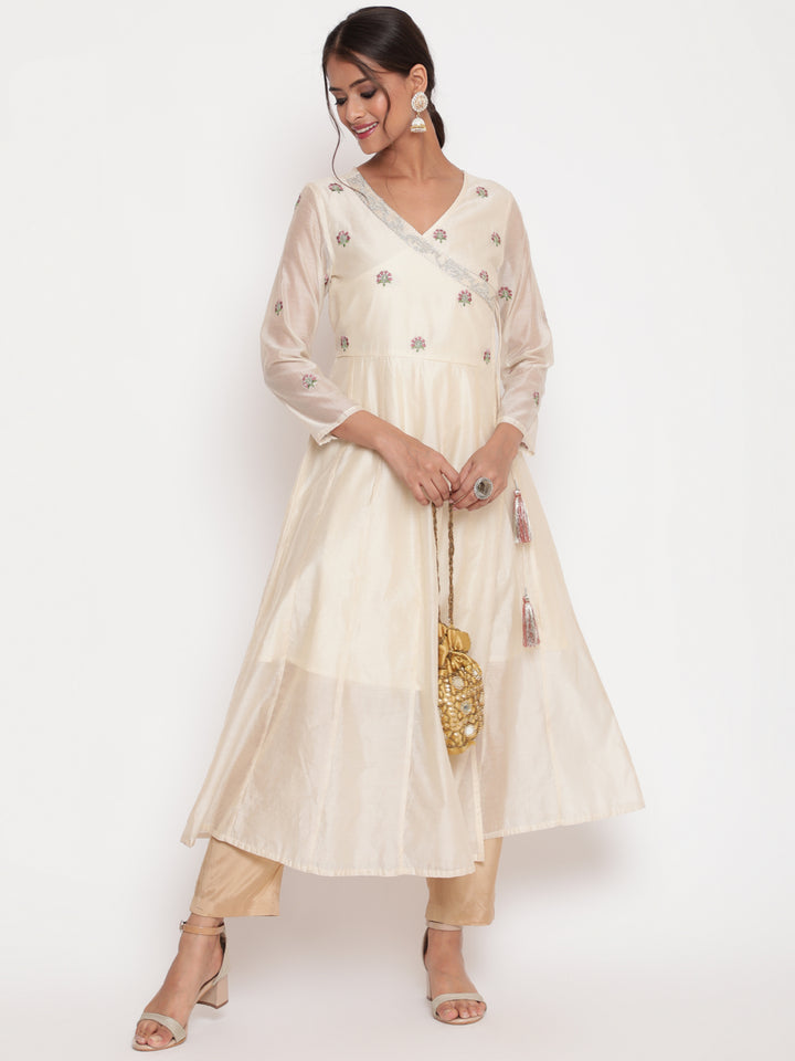 Woman posing in Savi's Silk Chanderi Ethnic Motif Embroidered Off White Angrakha Kurta