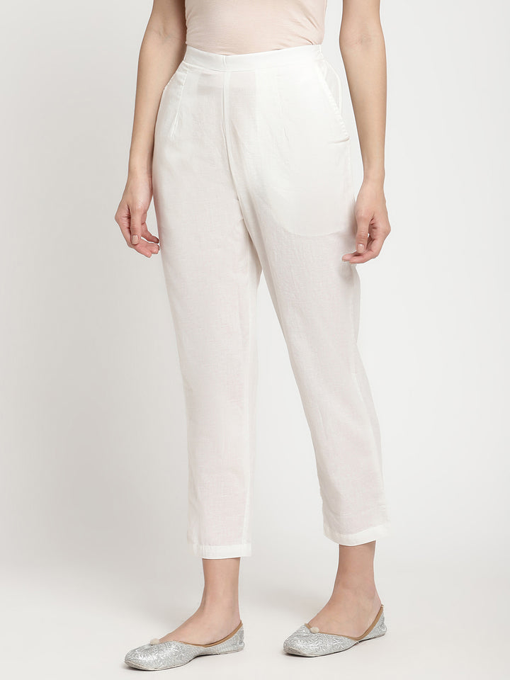 Attention, pant lovers! This White Cotton Straight Pant is your dream come true. Semi-elasticated, simple and comfortable. Shop | COD + free shipping available.
