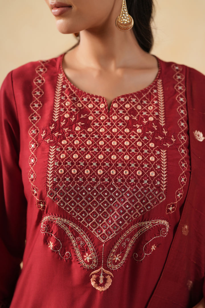 Red Silk Blend Embroidered Kurta Pant Set With Dupatta