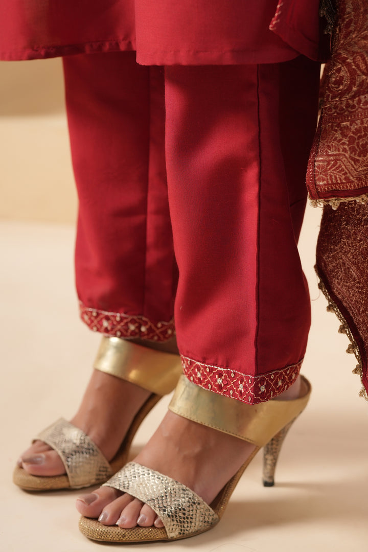 Red Silk Blend Embroidered Kurta Pant Set With Dupatta