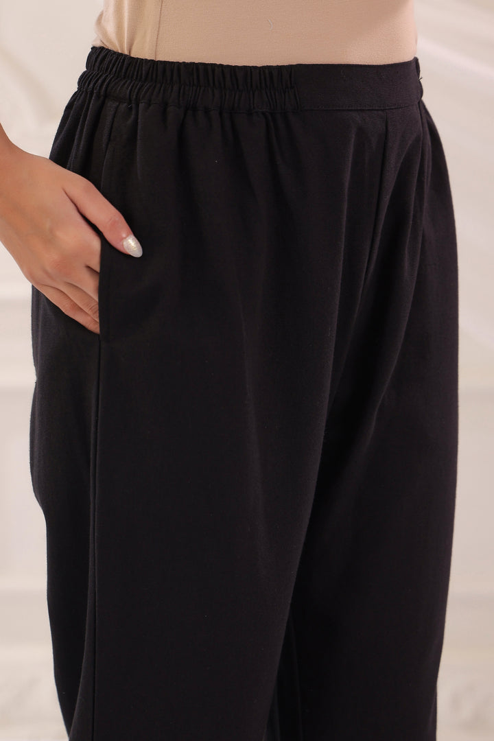 Black Cotton Solid Relaxed Fit Pant