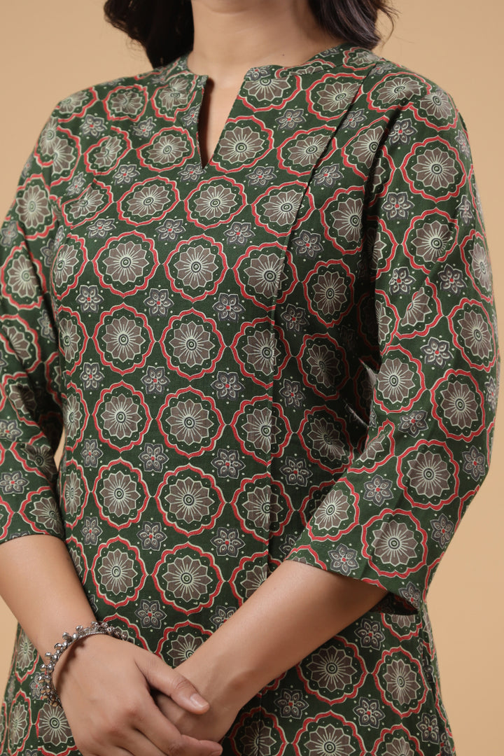 Green Cotton Printed Long Casual Top