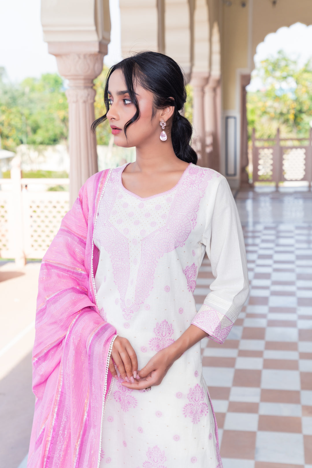 White & Pink Cotton Yarn dyed Kurta Pant With Dupatta