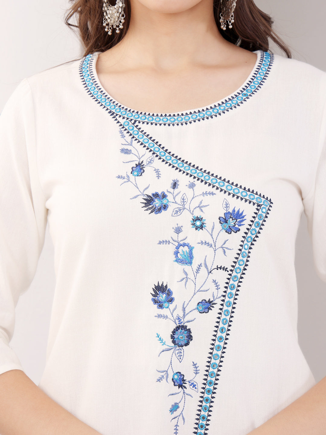 White Cotton Embroidered Round Neck Kurta