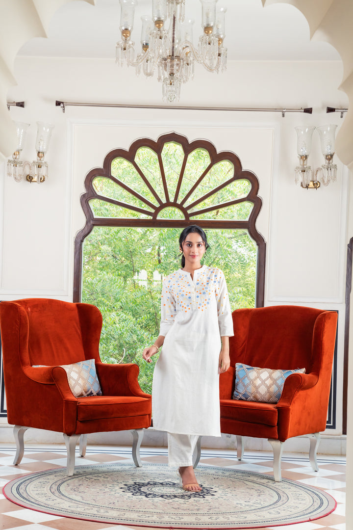 Savi White Cotton Embroidered Straight Kurta