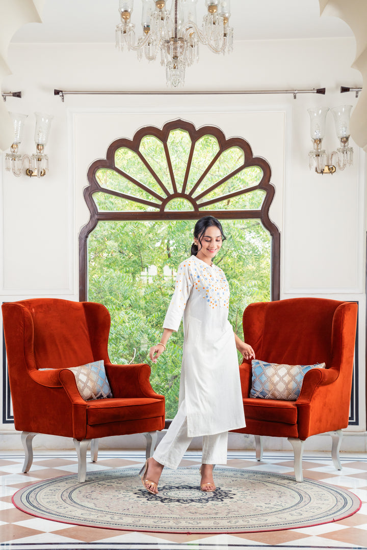 Savi White Cotton Embroidered Straight Kurta