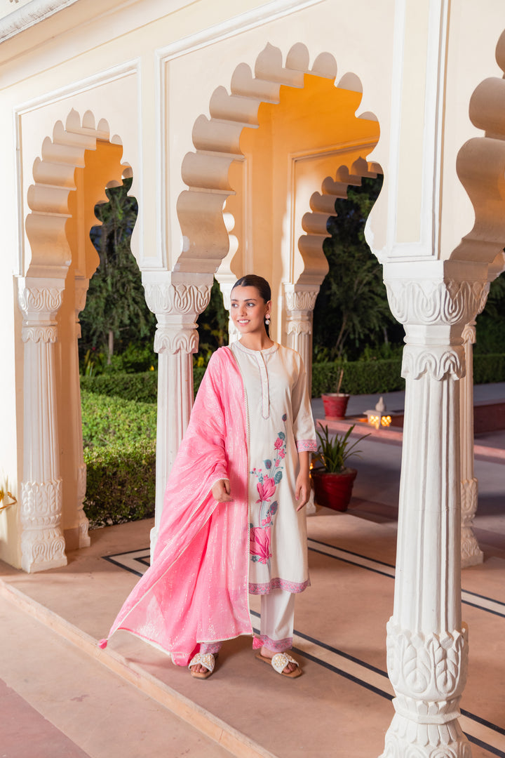 White Cotton Yarn dyed Floral Print Straight Kurta Pant Set With Dupatta