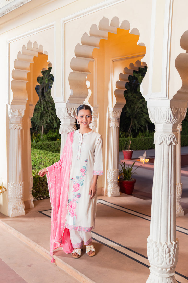 White Cotton Yarn dyed Floral Print Straight Kurta Pant Set With Dupatta