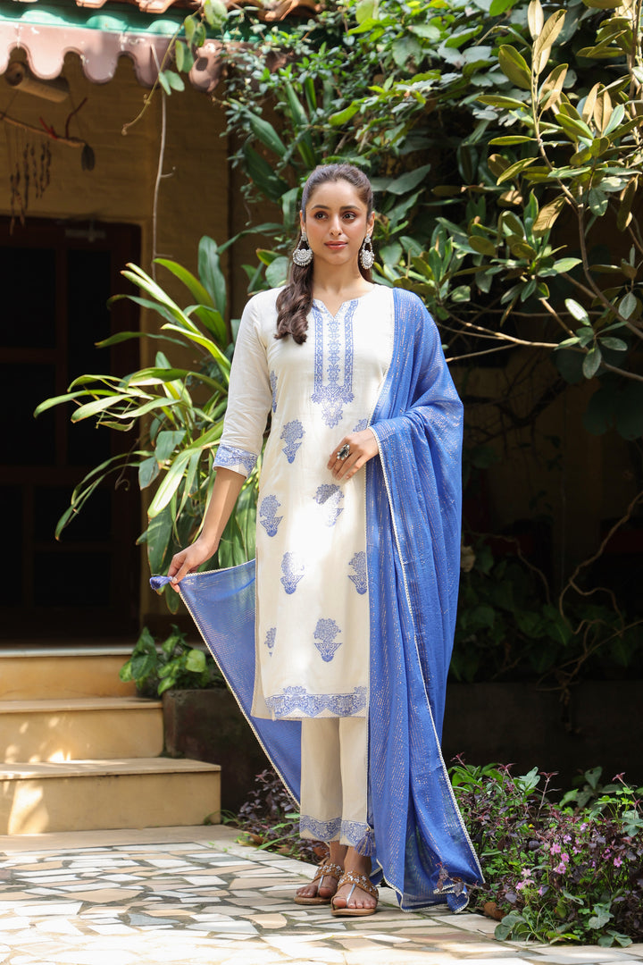 White & Blue Yarn dyed Kurta Pant With Dupatta