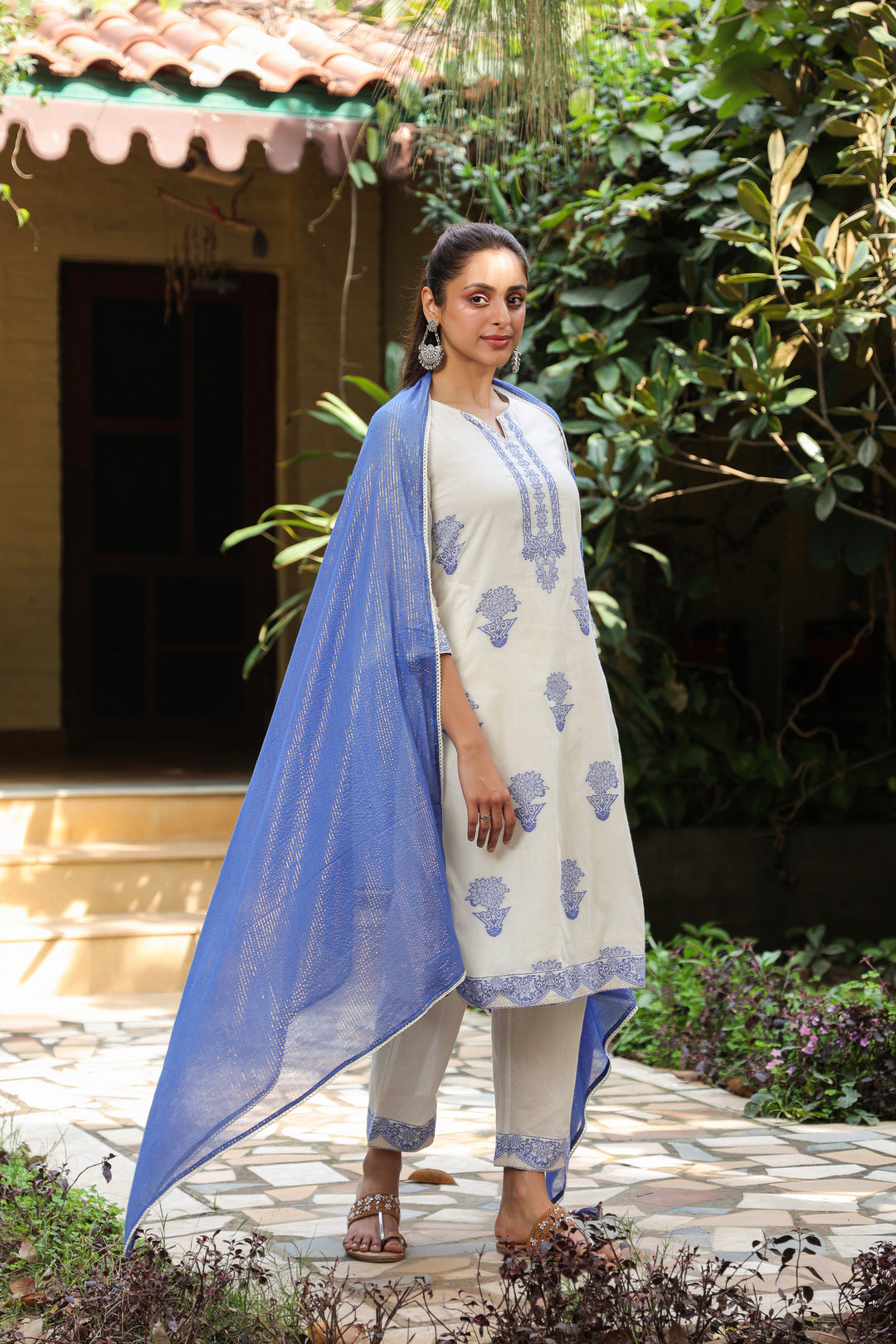 White & Blue Yarn dyed Kurta Pant With Dupatta