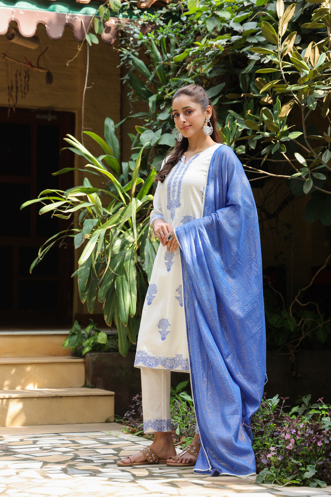 White & Blue Yarn dyed Kurta Pant With Dupatta