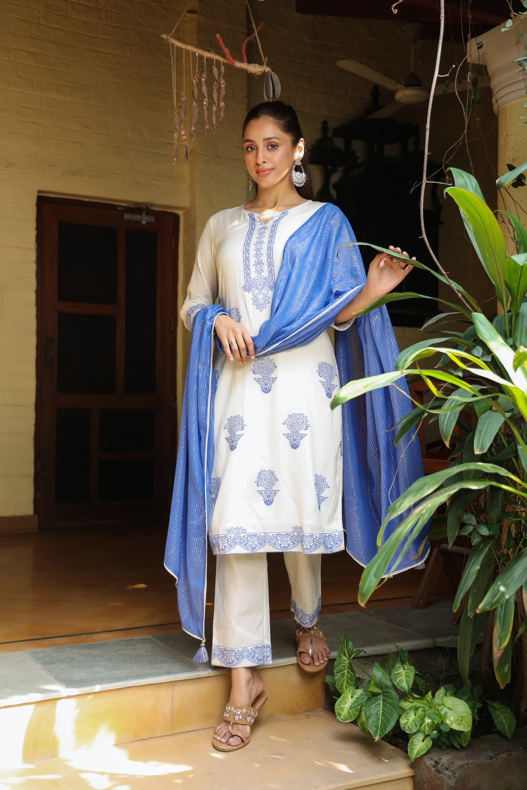 White & Blue Yarn dyed Kurta Pant With Dupatta