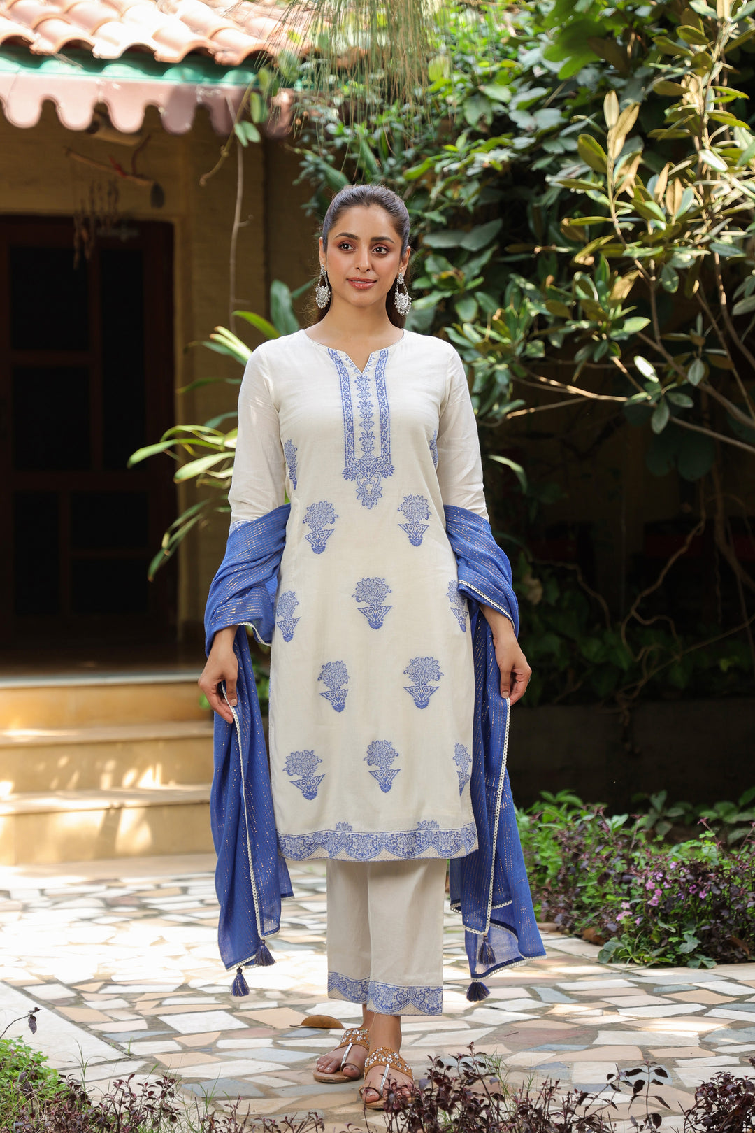 White & Blue Yarn dyed Kurta Pant With Dupatta