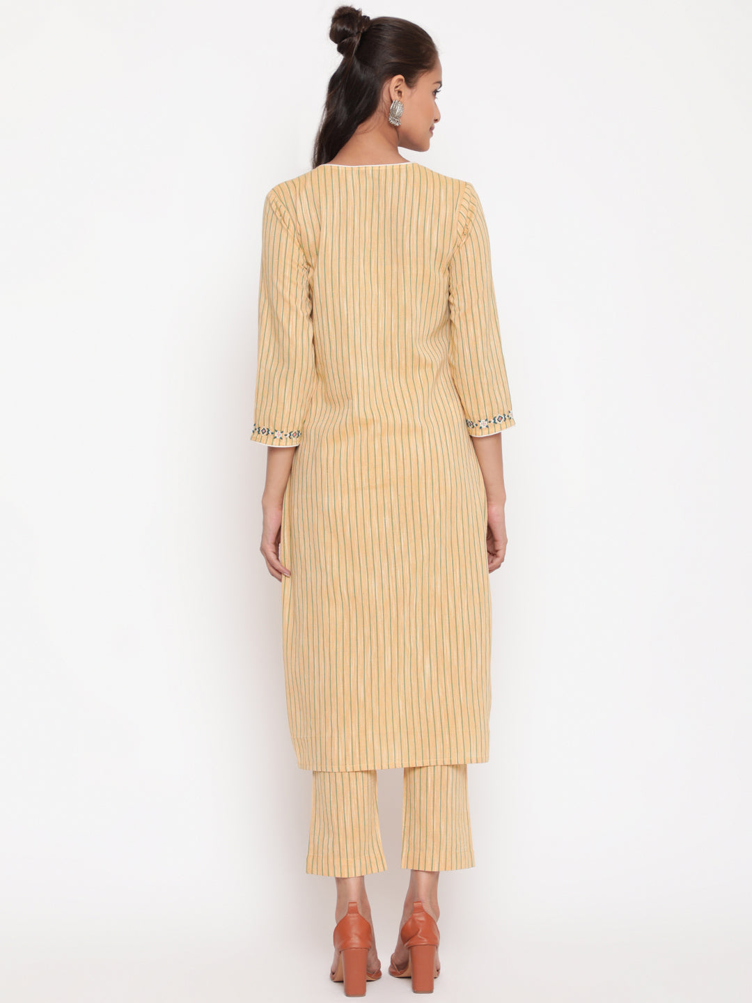 Woman posing in Savi's Cotton yarn dye Yellow Straight fit kurta With Pant