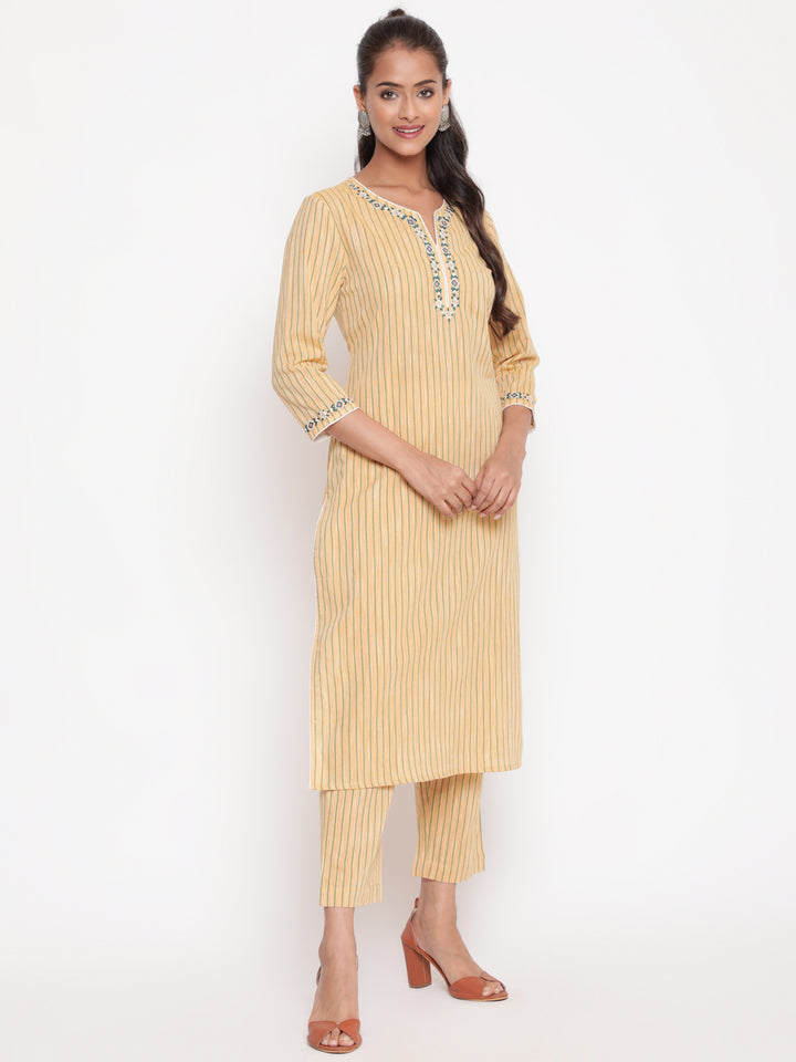 Woman posing in Savi's Cotton yarn dye Yellow Straight fit kurta With Pant