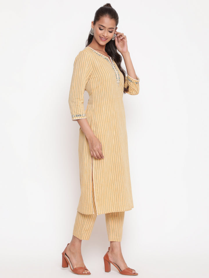 Woman posing in Savi's Cotton yarn dye Yellow Straight fit kurta With Pant