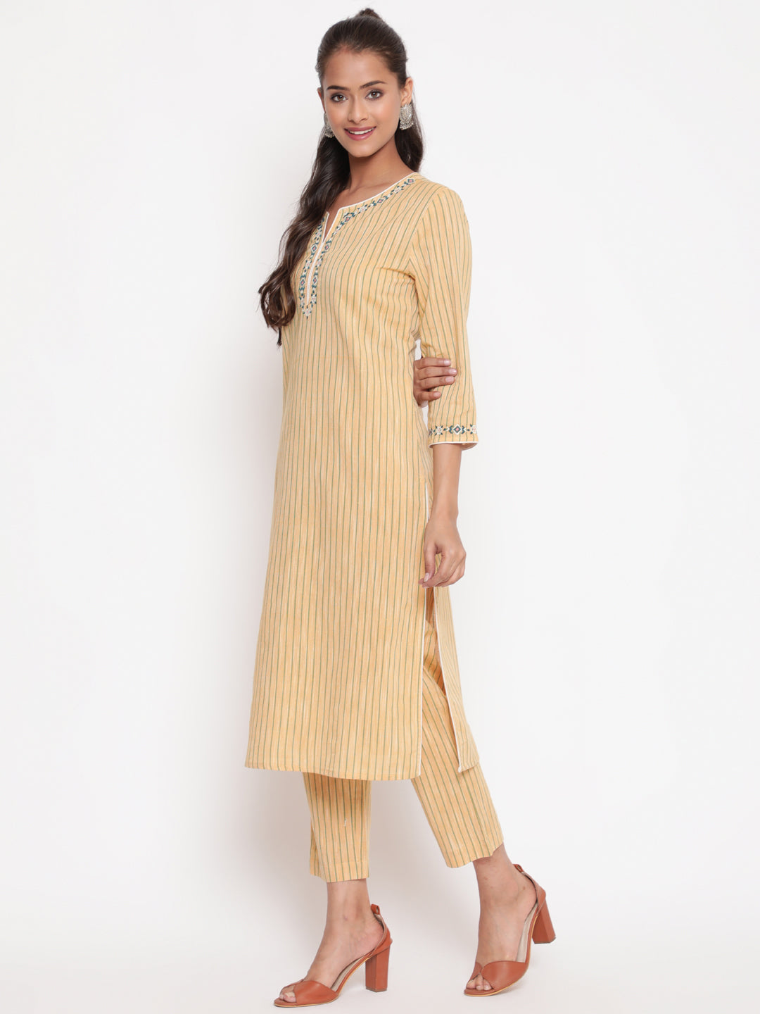 Woman posing in Savi's Cotton yarn dye Yellow Straight fit kurta With Pant