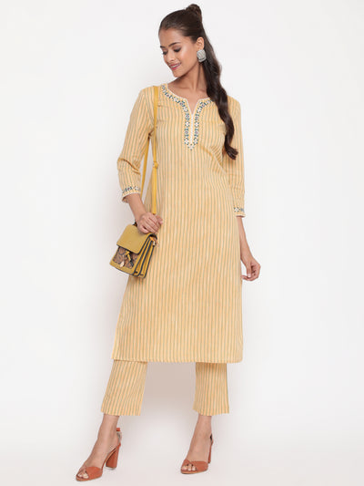 Woman posing in Savi's Cotton yarn dye Yellow Straight fit kurta With Pant
